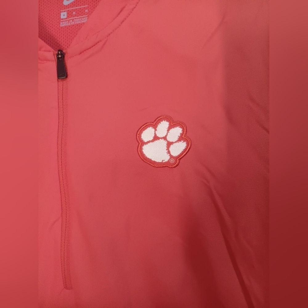 Nike Men's Red Sports Shirt - Picture 3 of 9